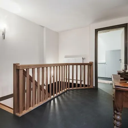 10 Rue Des Dentelles 5pc Apartment